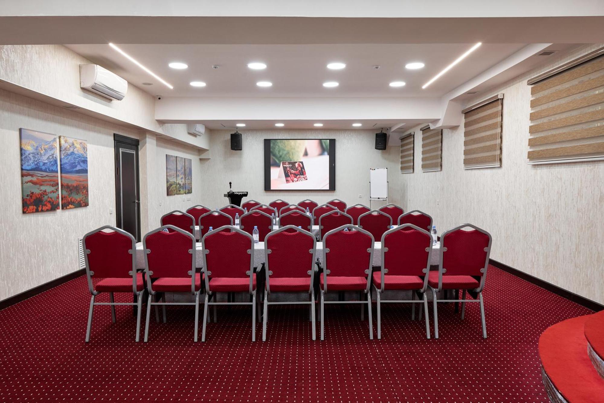 Megapolis Hotel שימקנט מראה חיצוני תמונה