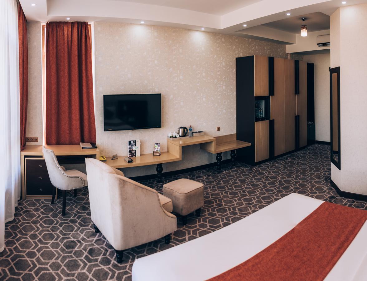 Megapolis Hotel שימקנט מראה חיצוני תמונה